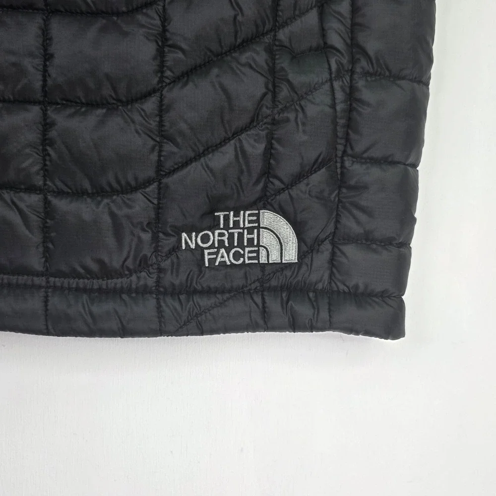 The North‎ Face Men's L Thermoball Eco Quilted Puffer Vest Kroll Business Logo